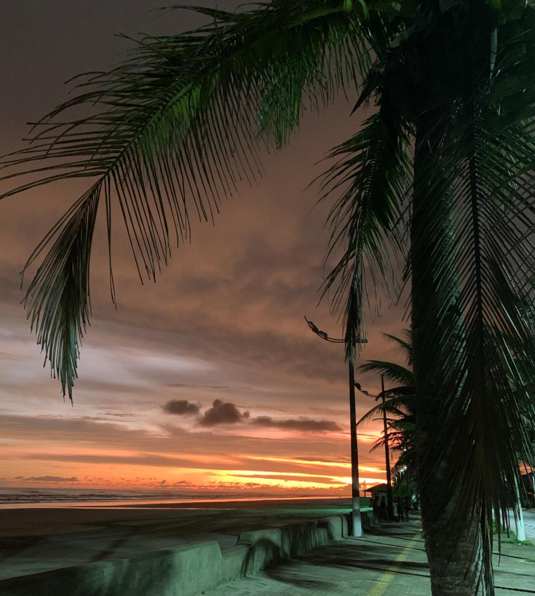 Lindo Sobrado Amarelo -Proximo A Praia Mongaguá Exteriér fotografie